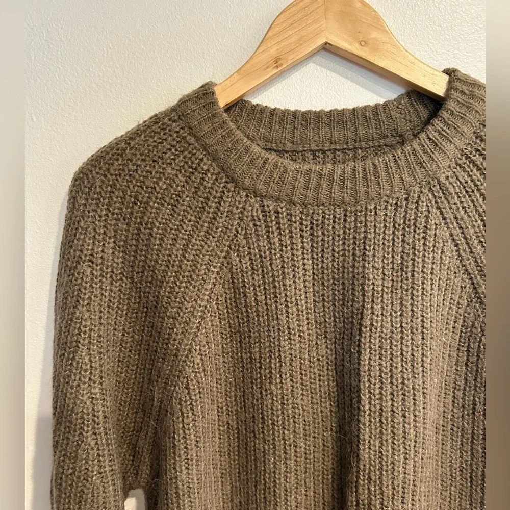 NWOT Oak + Fort men’s sweater crewneck size M khaki green j crew press October